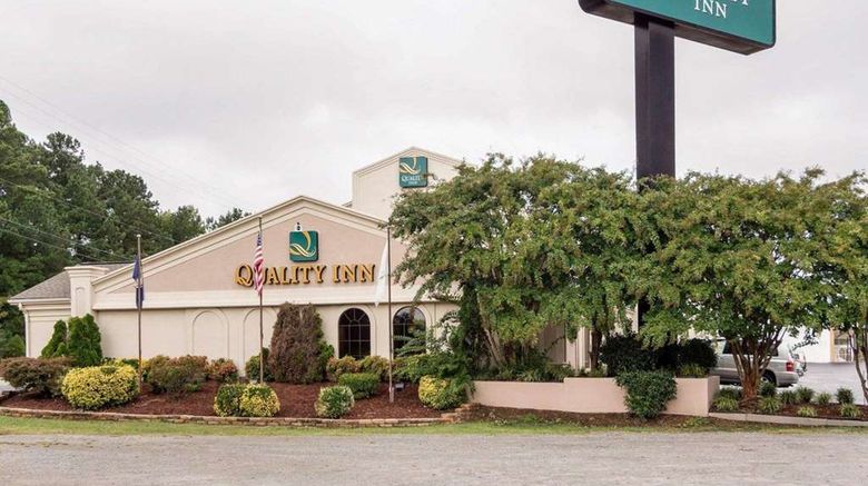 <b>Quality Inn Exterior</b>. Images powered by <a href="https://iceportal.shijigroup.com/" title="IcePortal" target="_blank">IcePortal</a>.