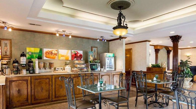 <b>Quality Inn Restaurant</b>. Images powered by <a href="https://iceportal.shijigroup.com/" title="IcePortal" target="_blank">IcePortal</a>.