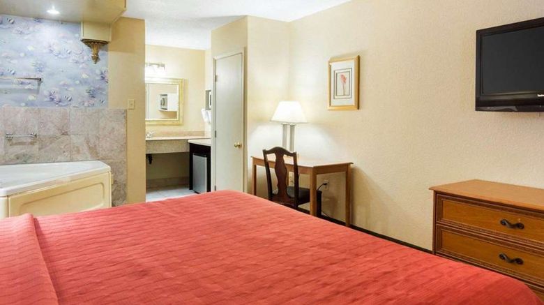 <b>Quality Inn Suite</b>. Images powered by <a href="https://iceportal.shijigroup.com/" title="IcePortal" target="_blank">IcePortal</a>.