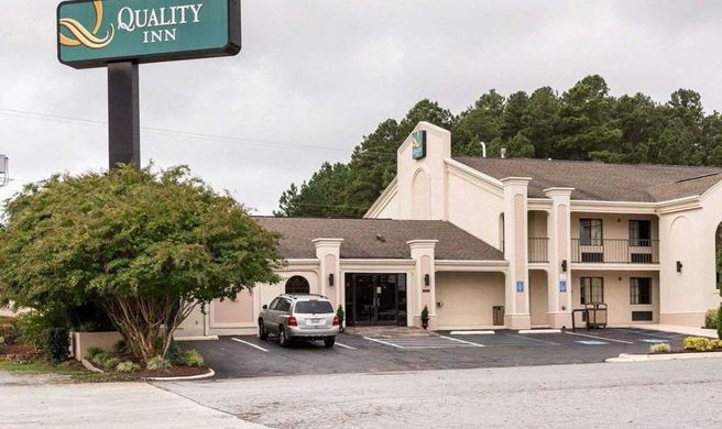 Quality Inn Exterior