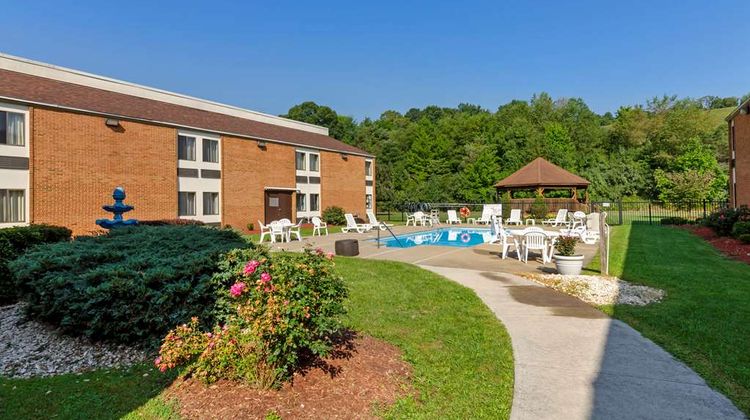 Comfort Inn Bluefield Pool