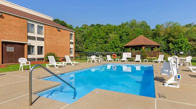 Comfort Inn Bluefield Pool