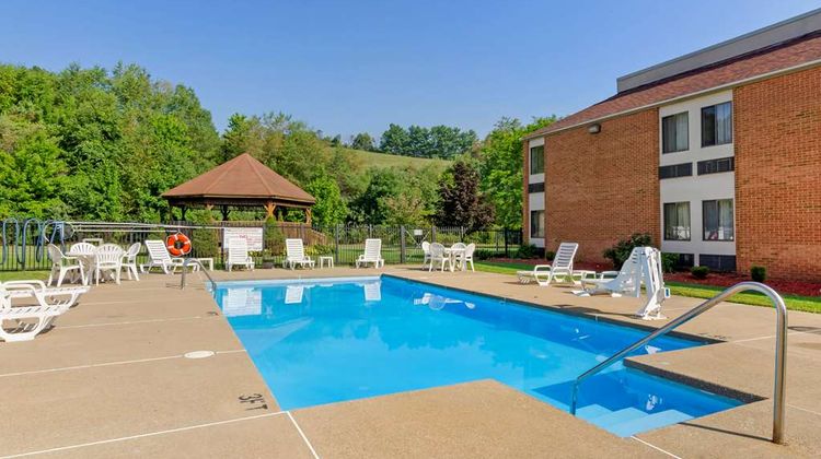 Comfort Inn Bluefield Pool