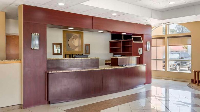 <b>Comfort Inn & Suites Lobby</b>. Images powered by <a href="https://iceportal.shijigroup.com/" title="IcePortal" target="_blank">IcePortal</a>.