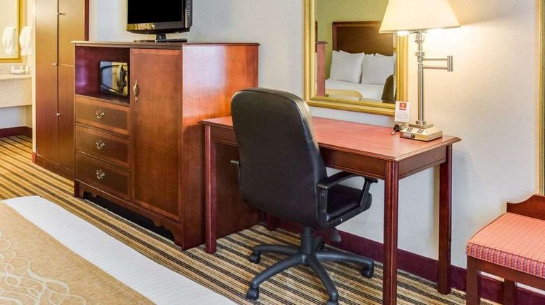<b>Clarion Inn Fredericksburg North Room</b>. Images powered by <a href="https://iceportal.shijigroup.com/" title="IcePortal" target="_blank">IcePortal</a>.