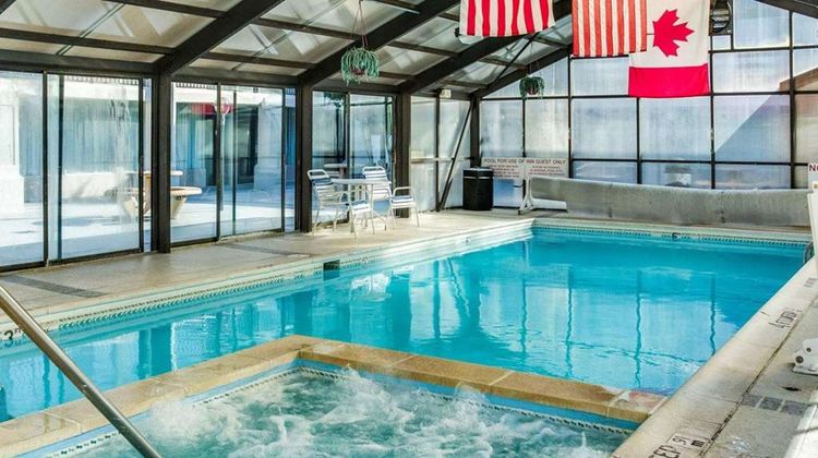 Clarion Inn Fredericksburg North Pool
