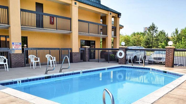 <b>Quality Inn Thornburg Pool</b>. Images powered by <a href="https://iceportal.shijigroup.com/" title="IcePortal" target="_blank">IcePortal</a>.