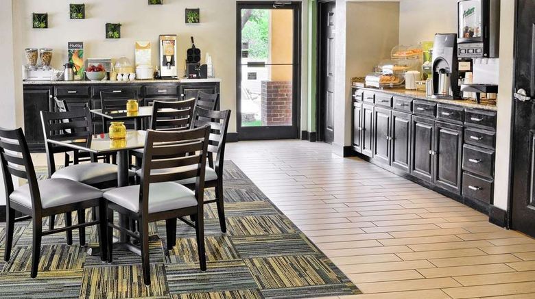 <b>Quality Inn Thornburg Restaurant</b>. Images powered by <a href="https://iceportal.shijigroup.com/" title="IcePortal" target="_blank">IcePortal</a>.
