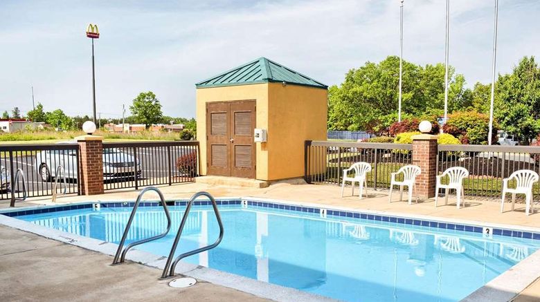 <b>Quality Inn Thornburg Pool</b>. Images powered by <a href="https://iceportal.shijigroup.com/" title="IcePortal" target="_blank">IcePortal</a>.