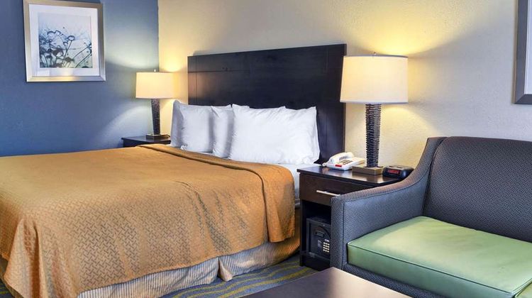 Quality Inn Thornburg Room