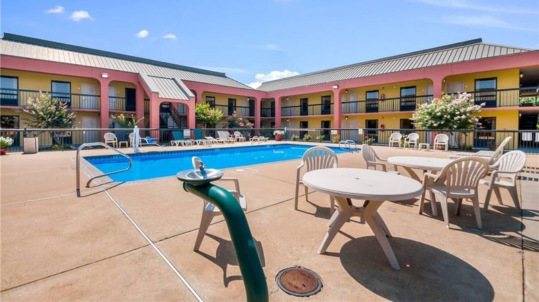<b>Quality Inn Fredericksburg, Central Park Pool</b>. Images powered by <a href="https://iceportal.shijigroup.com/" title="IcePortal" target="_blank">IcePortal</a>.