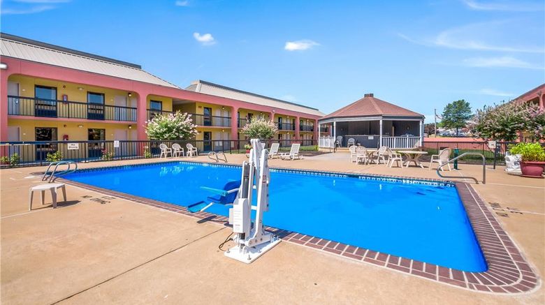<b>Quality Inn Fredericksburg, Central Park Pool</b>. Images powered by <a href="https://iceportal.shijigroup.com/" title="IcePortal" target="_blank">IcePortal</a>.