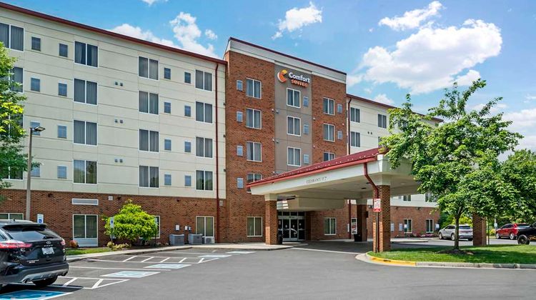Comfort Suites Exterior