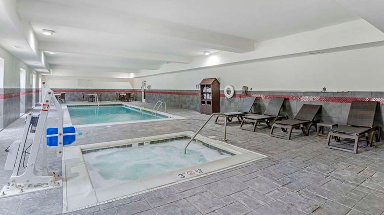 <b>Comfort Suites Pool</b>. Images powered by <a href="https://iceportal.shijigroup.com/" title="IcePortal" target="_blank">IcePortal</a>.