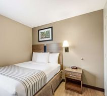 Suburban Studios Washington Dulles Room