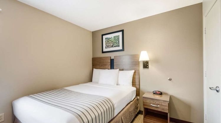 Suburban Studios Washington Dulles Room