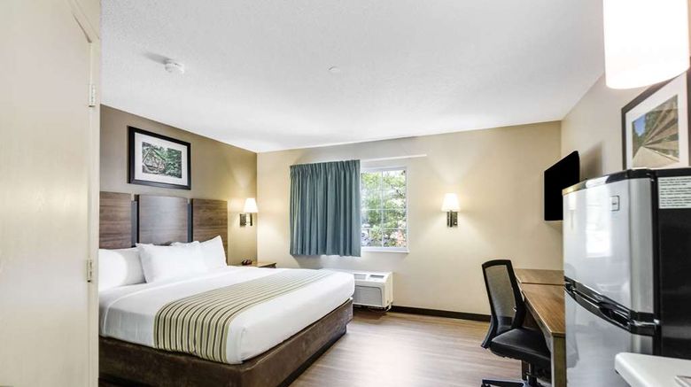 <b>Suburban Studios Washington Dulles Room</b>. Images powered by <a href="https://iceportal.shijigroup.com/" title="IcePortal" target="_blank">IcePortal</a>.