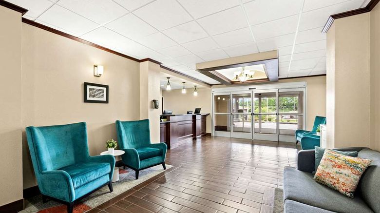 <b>Comfort Suites Lobby</b>. Images powered by <a href="https://iceportal.shijigroup.com/" title="IcePortal" target="_blank">IcePortal</a>.