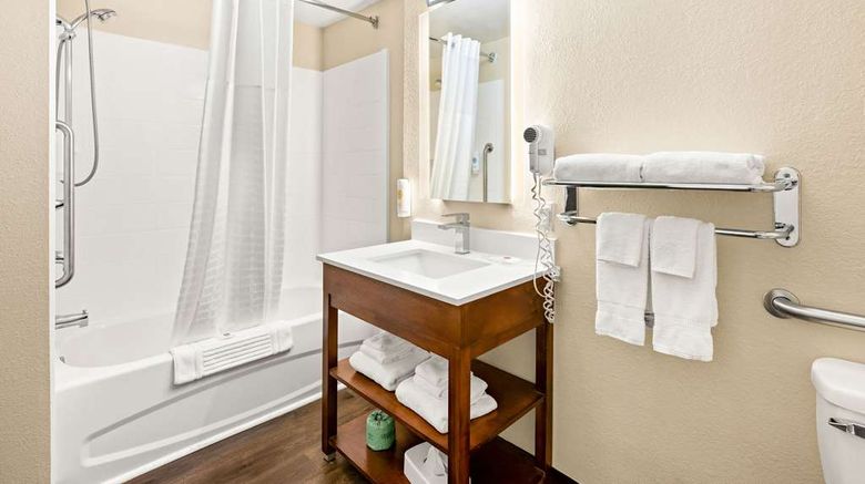 <b>Comfort Suites Room</b>. Images powered by <a href="https://iceportal.shijigroup.com/" title="IcePortal" target="_blank">IcePortal</a>.