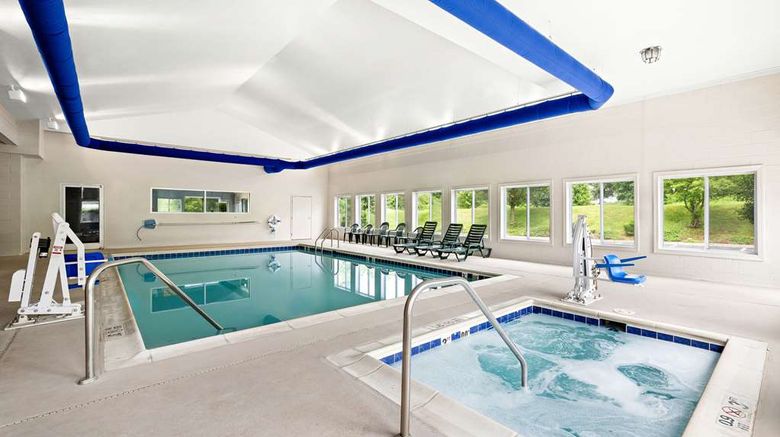 <b>Comfort Suites Pool</b>. Images powered by <a href="https://iceportal.shijigroup.com/" title="IcePortal" target="_blank">IcePortal</a>.