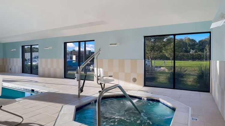 Comfort Suites Suffolk-Chesapeake Pool