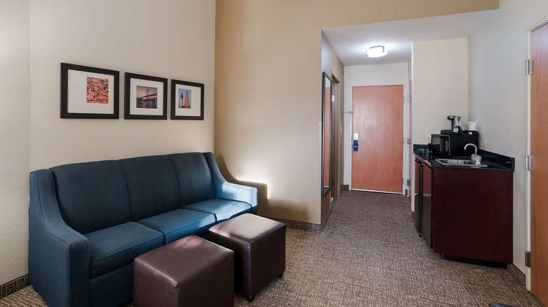 <b>Comfort Suites Suffolk-Chesapeake Suite</b>. Images powered by <a href="https://iceportal.shijigroup.com/" title="IcePortal" target="_blank">IcePortal</a>.