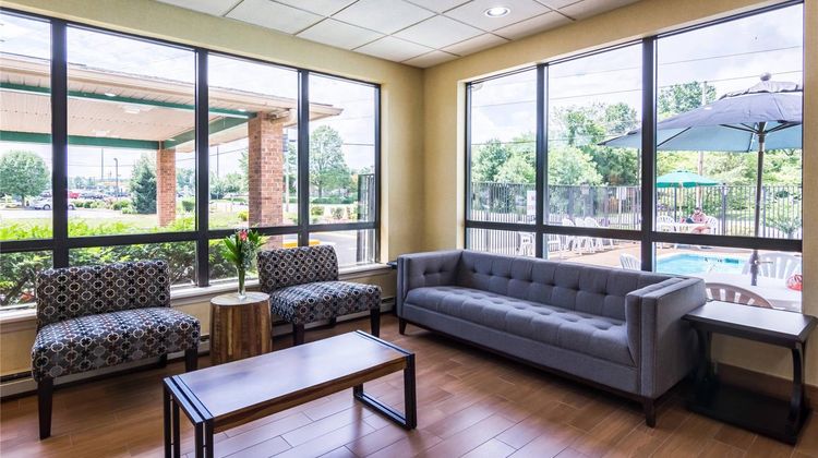 Quality Inn Manassas Lobby