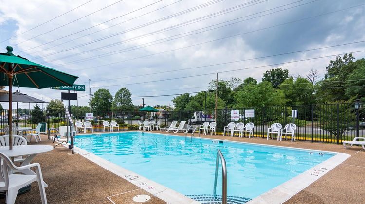Quality Inn Manassas Pool