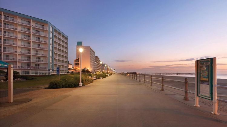 Surfbreak Oceanfront, an Ascend Hotel Exterior