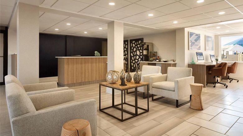 <b>Surfbreak Oceanfront, an Ascend Hotel Lobby</b>. Images powered by <a href="https://iceportal.shijigroup.com/" title="IcePortal" target="_blank">IcePortal</a>.