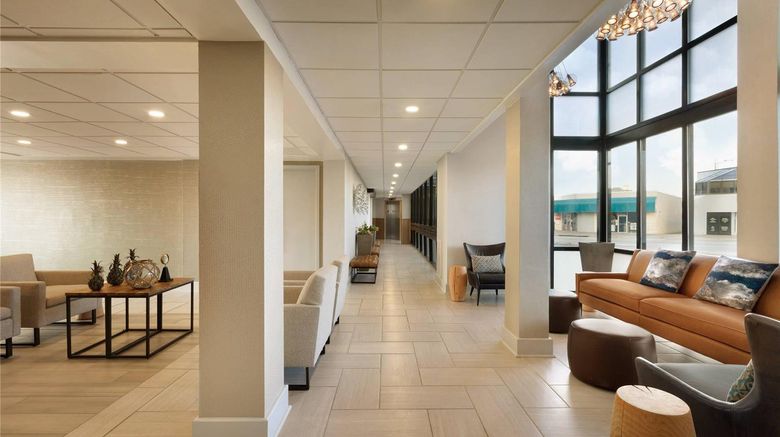 <b>Surfbreak Oceanfront, an Ascend Hotel Lobby</b>. Images powered by <a href="https://iceportal.shijigroup.com/" title="IcePortal" target="_blank">IcePortal</a>.