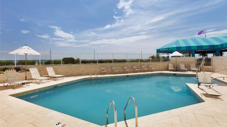 <b>Surfbreak Oceanfront, an Ascend Hotel Pool</b>. Images powered by <a href="https://iceportal.shijigroup.com/" title="IcePortal" target="_blank">IcePortal</a>.