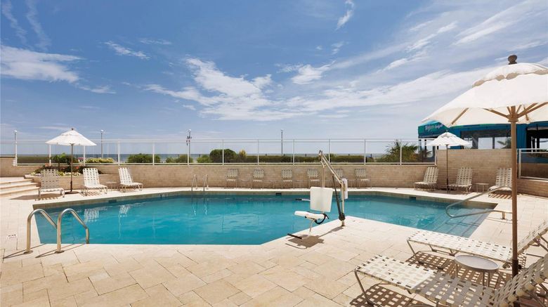 <b>Surfbreak Oceanfront, an Ascend Hotel Pool</b>. Images powered by <a href="https://iceportal.shijigroup.com/" title="IcePortal" target="_blank">IcePortal</a>.
