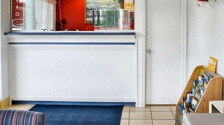 Econo Lodge Lobby