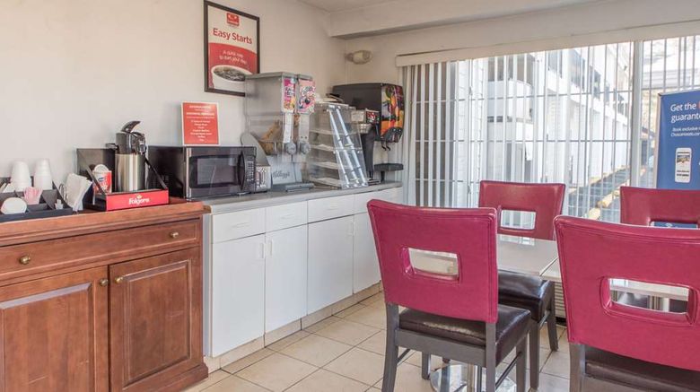<b>Econo Lodge Restaurant</b>. Images powered by <a href="https://iceportal.shijigroup.com/" title="IcePortal" target="_blank">IcePortal</a>.
