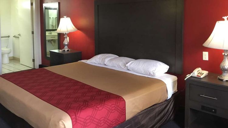 Econo Lodge Room