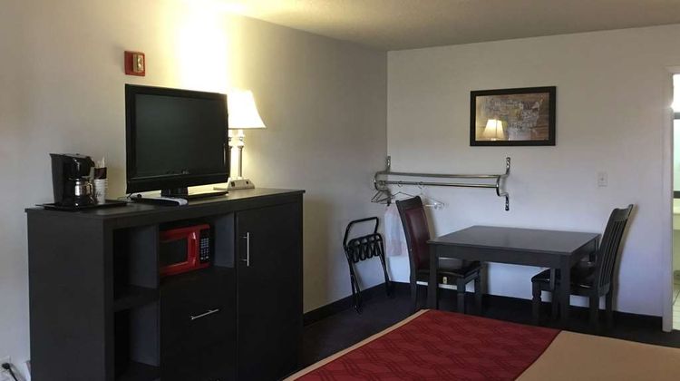 Econo Lodge Room