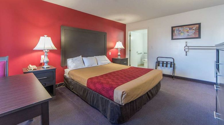 <b>Econo Lodge Room</b>. Images powered by <a href="https://iceportal.shijigroup.com/" title="IcePortal" target="_blank">IcePortal</a>.