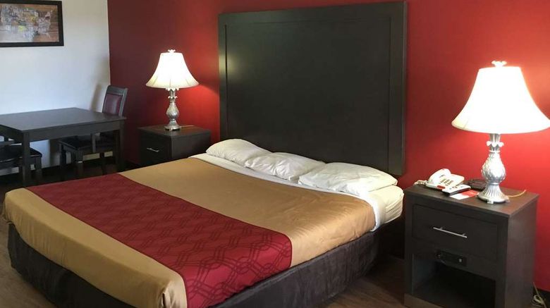 <b>Econo Lodge Room</b>. Images powered by <a href="https://iceportal.shijigroup.com/" title="IcePortal" target="_blank">IcePortal</a>.