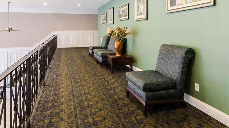 Rodeway Inn & Suites Central Lobby