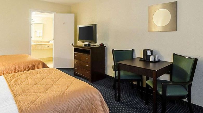 <b>Rodeway Inn & Suites Central Room</b>. Images powered by <a href="https://iceportal.shijigroup.com/" title="IcePortal" target="_blank">IcePortal</a>.