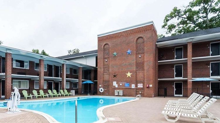 Rodeway Inn & Suites Central Pool