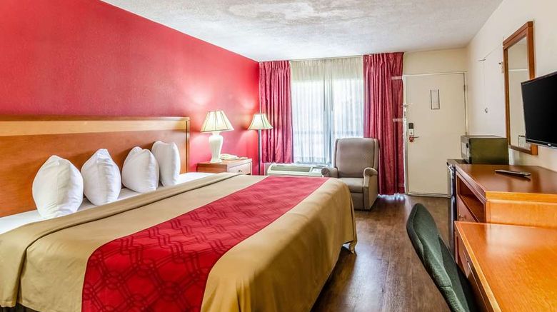 <b>Econo Lodge Martinsville Room</b>. Images powered by <a href="https://iceportal.shijigroup.com/" title="IcePortal" target="_blank">IcePortal</a>.