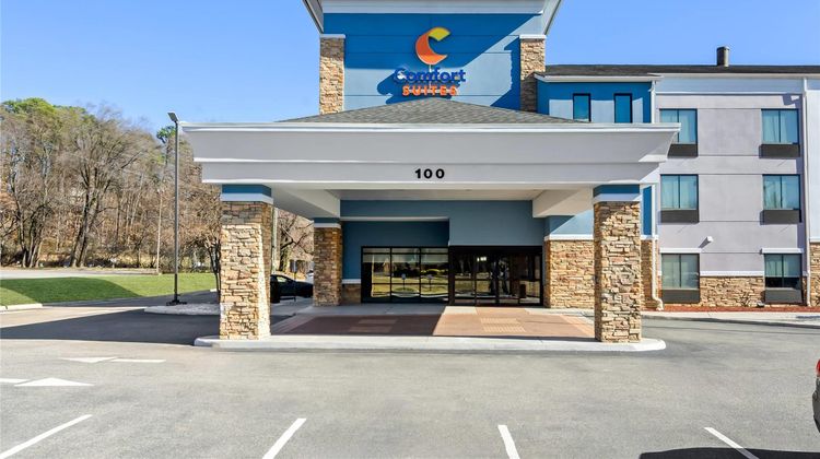 Comfort Suites Salem Exterior