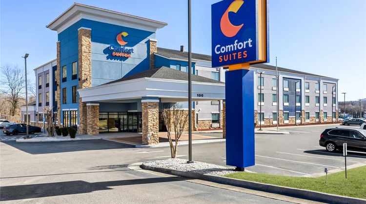 Comfort Suites Salem Exterior