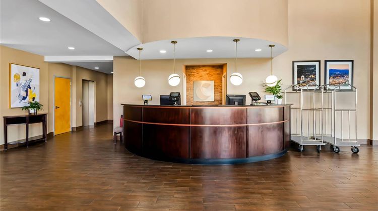Comfort Suites Salem Lobby