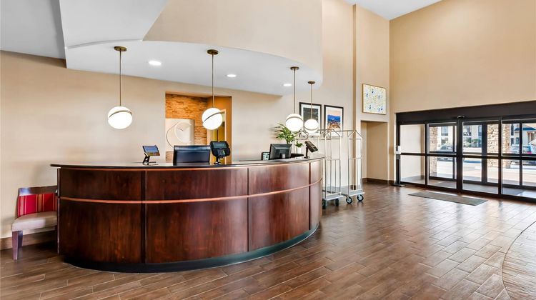 Comfort Suites Salem Lobby