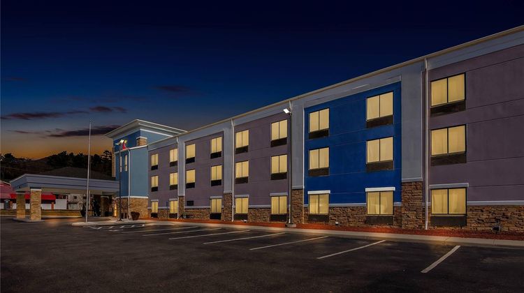 Comfort Suites Salem Exterior