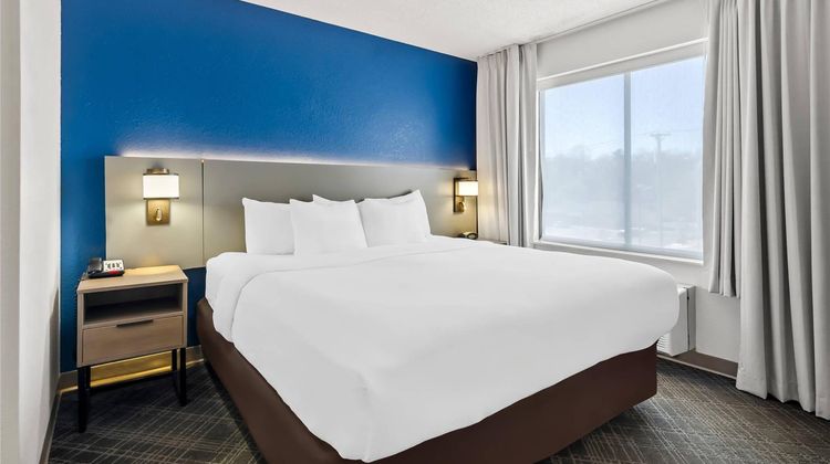 Comfort Suites Salem Suite