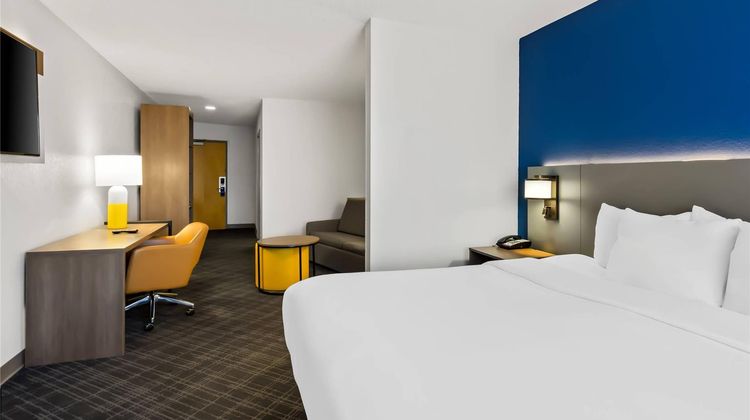 Comfort Suites Salem Suite